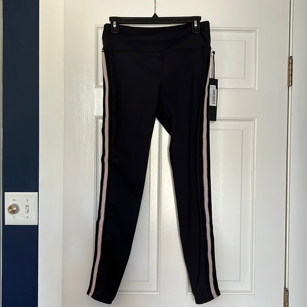 Noli Yoga performance leggings in black.
